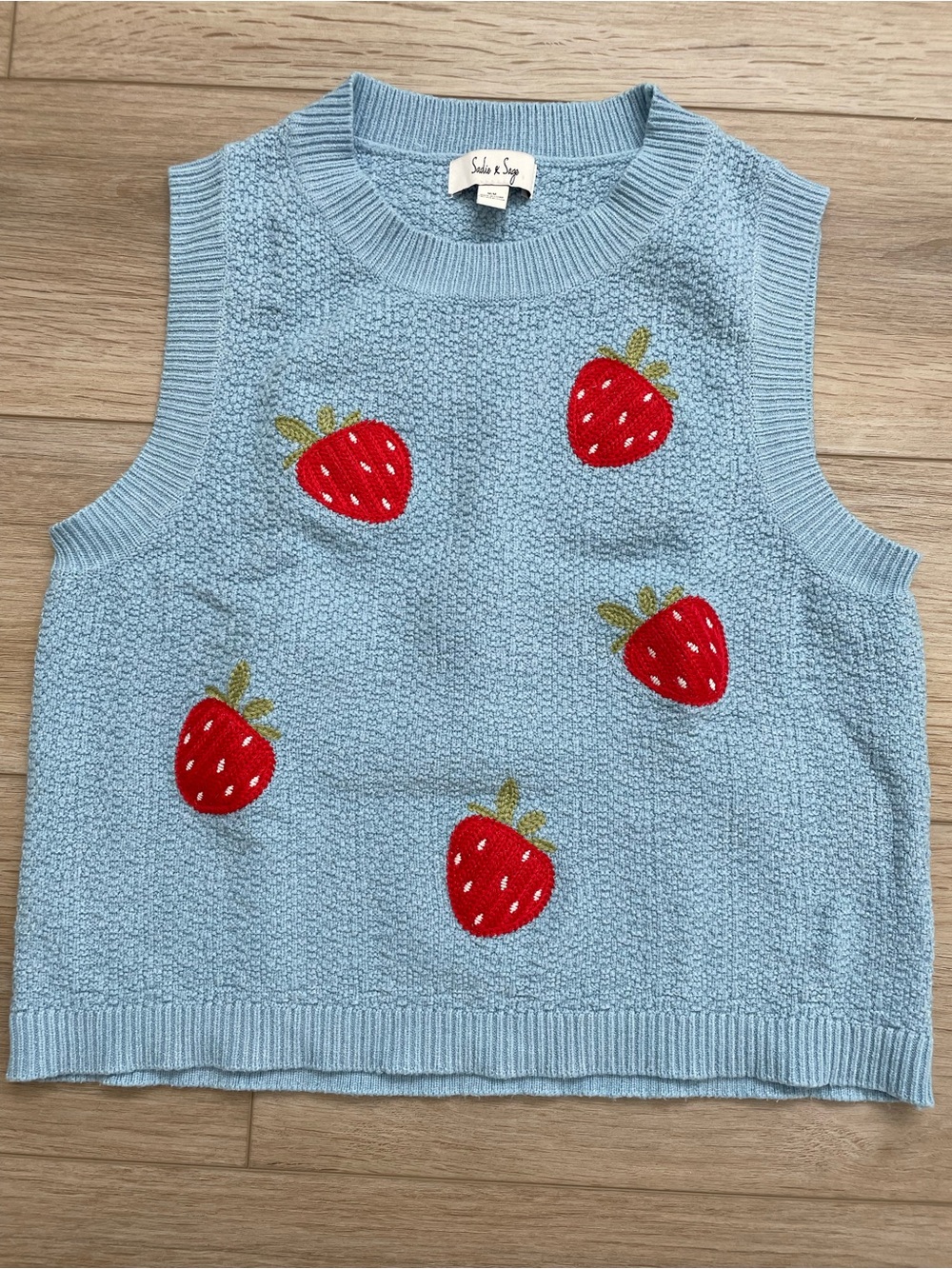 Women’s Sadie & Sage Light Blue Knit Tank with Red Strawberry Appliqués size med